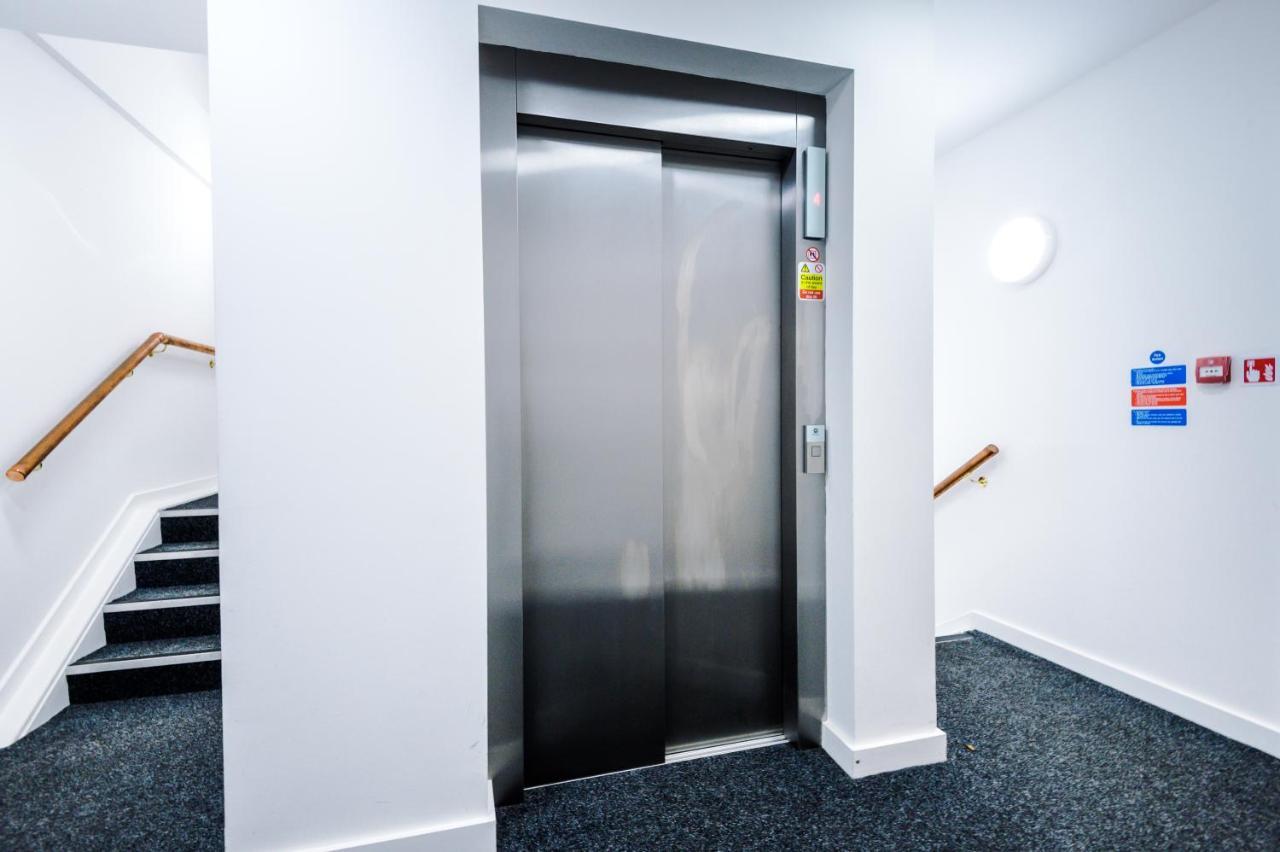 The Popworks 2 Bedroom Apartment - Mcr Dens Manchester Bagian luar foto