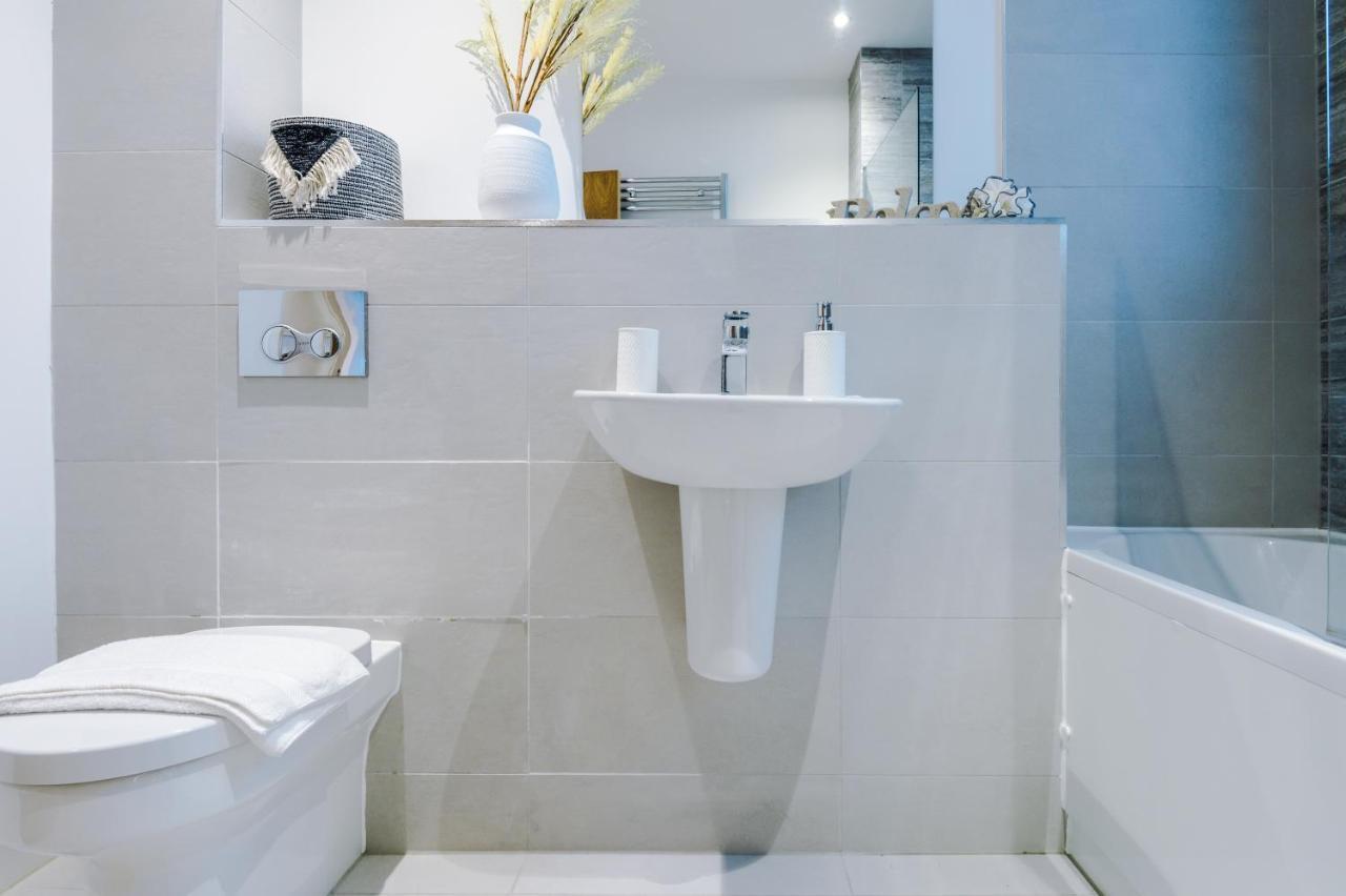 The Popworks 2 Bedroom Apartment - Mcr Dens Manchester Bagian luar foto